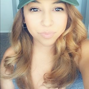 Meet your Posher, Roxana